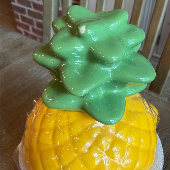 Rae Dunn Lidded Pineapple Mug - Picture 6 of 7